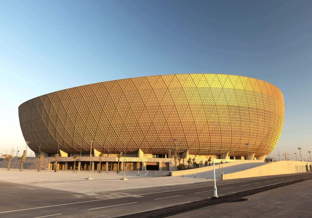 Vista exterior del Estadio de Lusail sede de la Final de la Copa del Mundo de Fútbol de 2022 en Qatar.